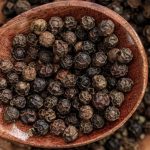 Перець горошком від проносу: як він працює і коли може допомогти
