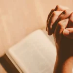 Молитва за сина і дочку: щирий захист і благословення від батьківського серця
